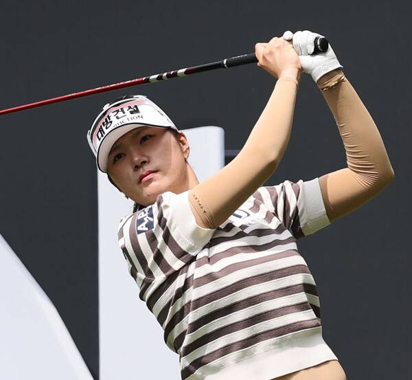 2026년 한국여자프로골프(KLPGA) 투어 넥센·세인트나인 마스터즈 대회 우승 경쟁에 뛰어든 김민선7 프로가 2라운드에서 경기하는 모습이다. 사진제공=KLPGA (사진을 무단으로 사용하지 마십시오.)