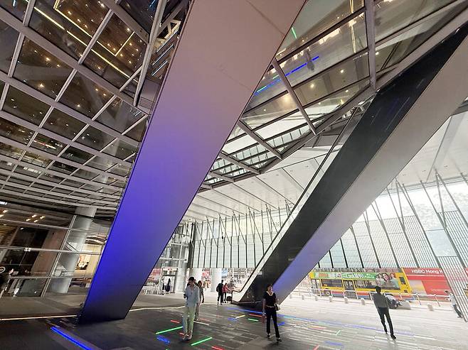 홍콩상하이은행(HSBC) 1층에 설치된 엘리베이터. 박미향 선임기자