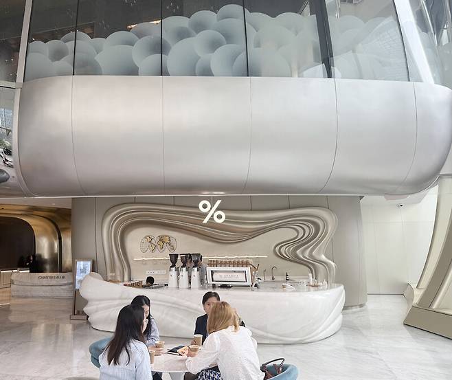 ‘더 헨더슨’ 3층에는 ‘%아라비카’도 있다. 박미향 선임기자