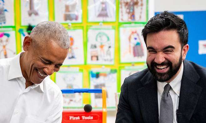 버락 오바마 전 미국 대통령(왼쪽)과 조란 맘다니 뉴욕시장. AP 연합뉴스