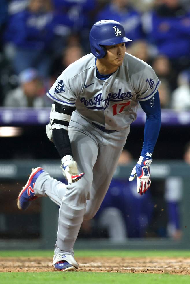 <yonhap photo-3254="">19일(한국시간) 콜로라도 원정 9회 우전 안타를 기록한 오타니 쇼헤이. [AFP=연합뉴스]</yonhap>