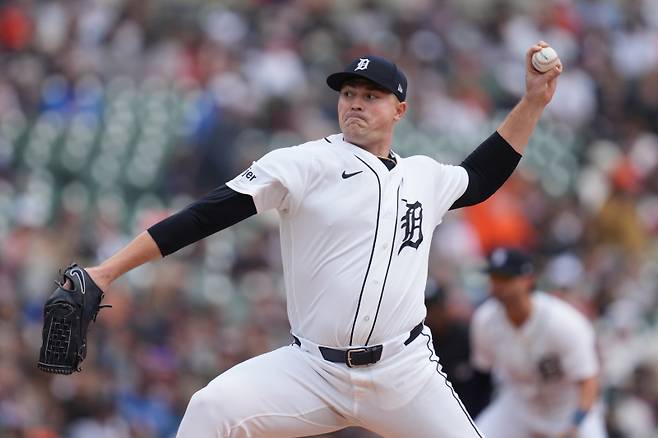 <yonhap photo-0647=""> Detroit Tigers pitcher Tarik Skubal throws against the Miami Marlins during the first inning of a baseball game Sunday, April 12, 2026, in Detroit. (AP Photo/Paul Sancya)/2026-04-13 04:05:33/ <저작권자 ⓒ 1980~2026 ㈜연합뉴스. 무단 전재 재배포 금지, AI 학습 및 활용 금지></yonhap>