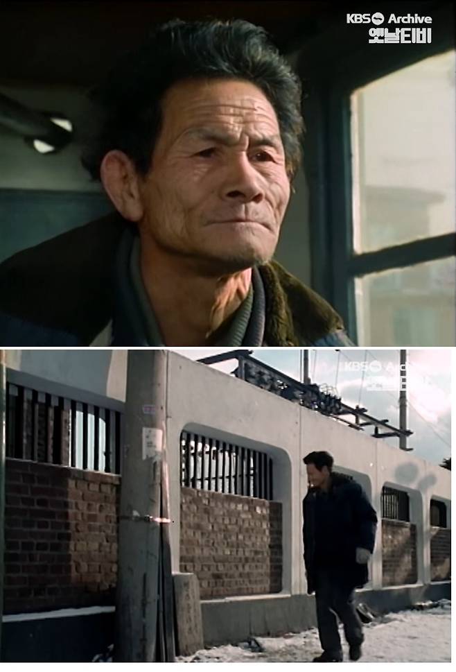 박길수는 1989년 1월 7일 ‘멜라콩을 아시나요’라는 KBS 드라마 끝부분에 등장한다. 아래 사진은 목포역 담벼락 멜라콩 다리 표지석을 둘러보는 모습. KBS는 지난해 이 드라마를 유튜브에 업로드했다. KBS옛날티비 화면 갈무리