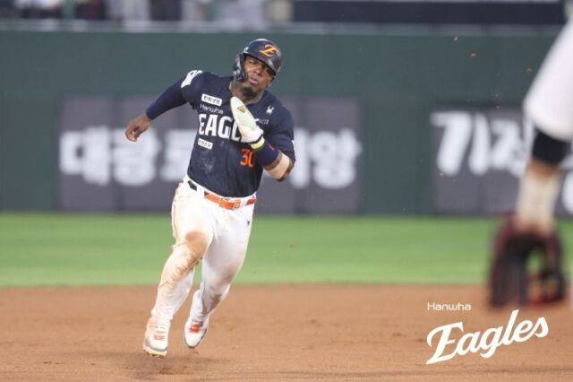 전력질주하는 페라자./한화 이글스