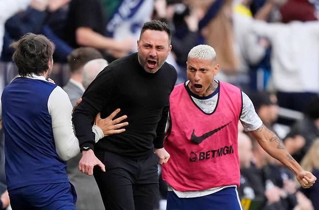 [런던=AP/뉴시스]토트넘, 데 제르비 감독, 홈 데뷔전도 무승부. 2026.04.18.