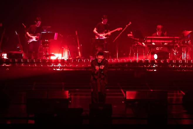 [서울=뉴시스] 이적·김진표 '패닉'. (사진 = 뮤직팜 엔터테인먼트 제공) 2026.04.19 photo@newsis.com *재판매 및 DB 금지