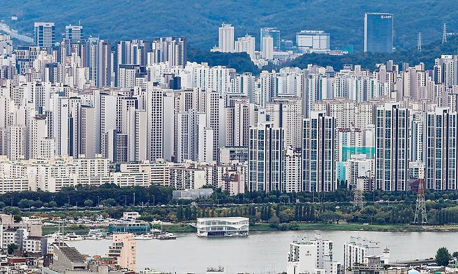서울 남산에서 바라본 서울 아파트단지 모습. 뉴스1
