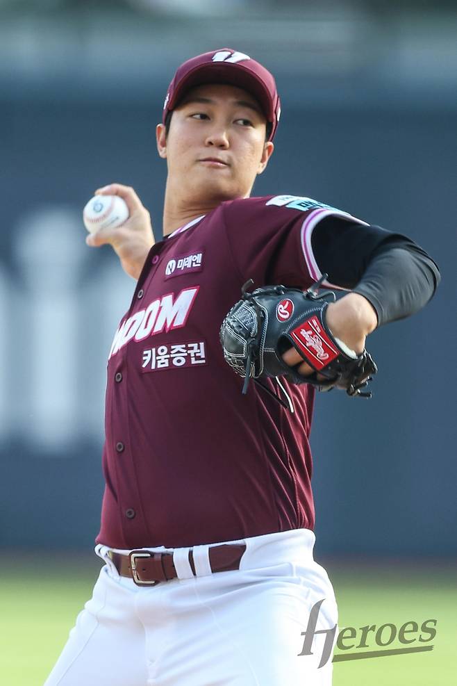 18일 수원 KT전에서 피칭하는 키움 안우진. 키움 히어로즈 제공