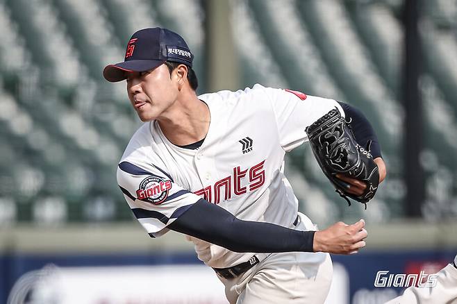 ▲ 윤성빈은 지난해에 비해 구속이 떨어지는 등 경기력 저하 조짐을 보인 끝에 2군에서 조정 과정을 거치고 있다 ⓒ롯데 자이언츠