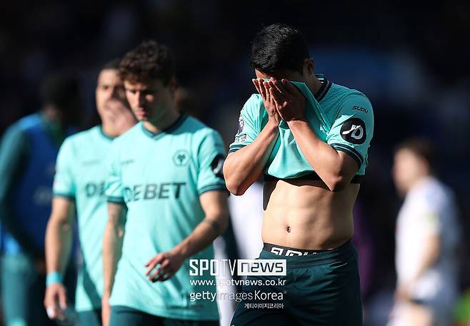 ▲ 황희찬(아래 사진)이 뛰는 울버햄프턴 원더러스가 리즈 유나이티드에 완패하며 챔피언십(2부) 강등이 사실상 확정됐다. 이 탓에 지난 20년 넘게 이어져 온 잉글랜드 프리미어리그 코리안리거 계보도 덩달아 끊길 위기에 처했다. 최근 맨유·토트넘과의 '링크'로 영국 현지서도 이적설이 제기된 오현규(위 사진)와 뉴캐슬 U-21 팀에서 활약 중인 박승수의 '깜짝 콜업'만이 한국인 명맥을 이을 대안으로 꼽히고 있다.