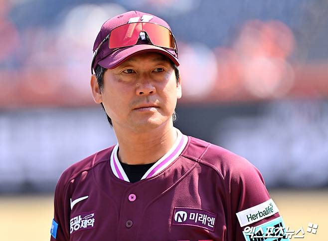 설종진 감독이 이끄는 키움 히어로즈가 19일 수원 KT위즈파크에서 열린 2026 신한 SOL KBO리그 KT 위즈와의 팀 간 3차전에서 5연패 탈출에 성공했다. 사진 키움 히어로즈