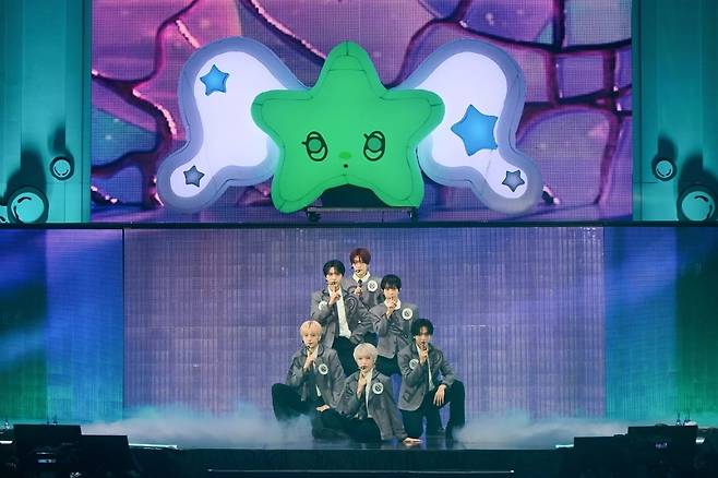 그룹 NCT WISH가 첫 번째 단독 앙코르 콘서트 'NCT WISH 1st CONCERT TOUR 'INTO THE WISH : Our WISH' ENCORE IN SEOUL'에서 무대를 선보이고 있다./사진제공=SM엔터테인먼트