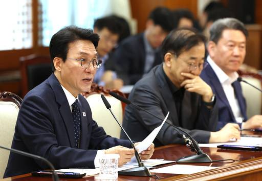 김민석 국무총리가 20일 정부서울청사에서 열린 새만금 전북 대혁신TF 2차 회의에서 발언을 하고 있다. /연합뉴스