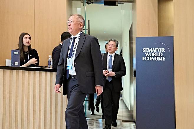 2026 세마포 월드 이코노미 행사에 참석한 정의선 현대차그룹 회장 모습 / 사진=현대차그룹