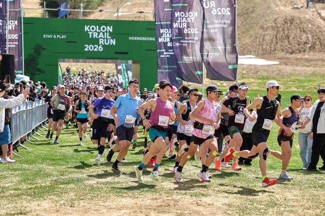 '코오롱 트레일 런 2026' 대회 시작 모습 .(사진제공=코오롱FnC)