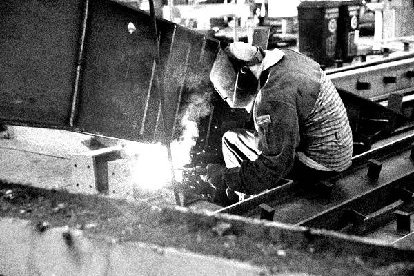 고졸 청년 노동자는 지금까지 사고가 날 때만 사회의 주목을 받았을 뿐, 일하는 현실은 제대로 기록되지 않았다. 전국특성화고노동조합은 직업계고 졸업생 1000명을 대상으로 노동시간, 임금, 차별 구조를 조사해 ‘보이지 않는 일터’를 드러내고, 포괄임금제 폐지와 장시간 노동 관행 개선을 촉구하겠다고 밝혔다. ⓒ픽사베이