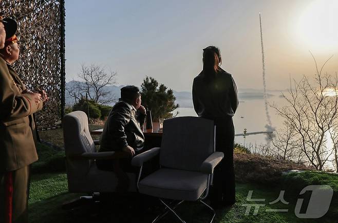 (평양 노동신문=뉴스1) = 북한 노동당 기관지 노동신문은 20일 "조선민주주의인민공화국 미사일총국은 4월 19일 개량된 지상대지상전술탄도미사일 형의 전투부위력평가를 위한 시험발사를 진행하였다＂고 보도했다. [국내에서만 사용가능. 재배포 금지. DB 금지. For Use Only in the Republic of Korea. Redistribution Prohibited] rodongphoto@news1.kr