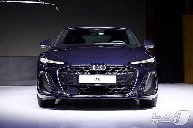 아우디 코리아가 20일 서울 중구 반야트리 호텔에서 국내 최초로 선보인 아우디 준대형 세단 'A6' 9세대 완전 변경 모델 '더 뉴 아우디 A6'의 모습(아우디 코리아 제공). 2026.4.20.