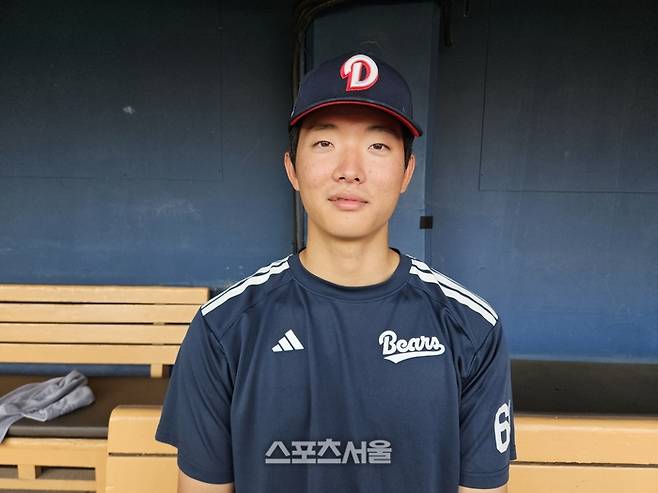두산 최민석이 19일 잠실구장에서 열린 2026 KBO리그 정규시즌 KIA전에서 승리투수가 된 후 포즈를 취했다. 잠실 | 김동영 기자 raining99@sportsseoul.com