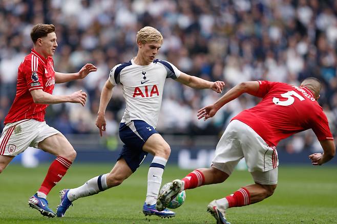 노팅엄전에 나선 베리발(가운데)  EPA<저작권자(c) 연합뉴스, 무단 전재-재배포, AI 학습 및 활용 금지>