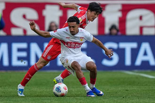 Stuttgart's Tiago Tomas, left, and Bayern's Kim Min-jae fight for the ball during a Bundesliga soccer match between Bayern and Stuttgart in Munich, Germany, Sunday, April 19, 2026. (AP Photo/Matthias Schrader) THE DEUTSCHE FUSSBALL LIGA DFL DOES NOT ALLOW ITS IMAGES TO BE USED AS SEQUENCES TO EMULATE VIDEO







<저작권자(c) 연합뉴스, 무단 전재-재배포, AI 학습 및 활용 금지>