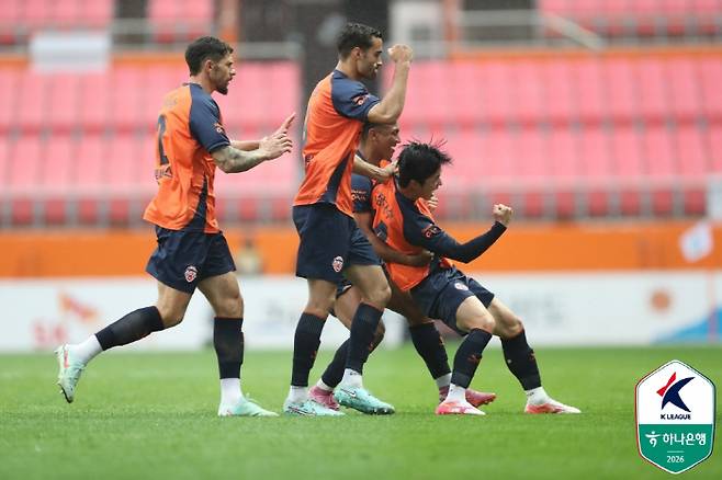 김천전 오재혁의 짜릿한 프리킥 원더골.  사진제공=한국프로축구연맹