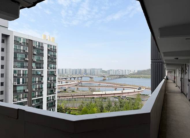 서울 강서구 가양동 '가양6단지'에서 내려다 본 한강 전경./ 김보연 기자