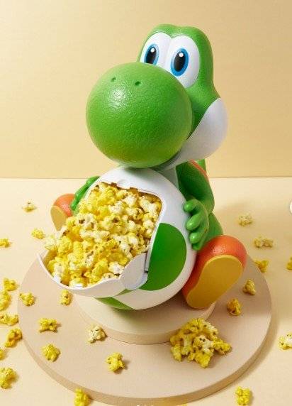 닌텐도 캐릭터 ‘요시’ 모양의 팝콘통. 미국 극장업계가 티켓 판매 부진 속 이색 팝콘통 마케팅에 공을 들이고 있다. 사진=CGV 인스타그램 갈무리