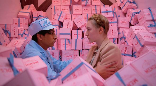 영화 ‘그랜드 부다페스트 호텔’ 속 장면. /사진 Fox Searchlight Pictures