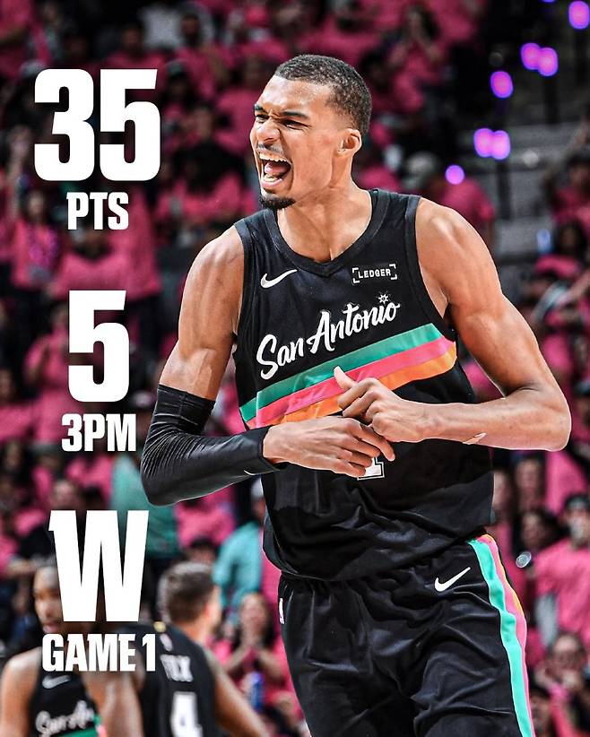 샌안토니오 웸반야마가 20일 열린 포틀랜드와의 2025~26 NBA 서부콘퍼런스 플레이오프 1라운드 1차전서 35점을 기록하며 팀의 승리에 기여했다. 이 경기는 웸반야마의 PO 데뷔전이었다. 사진=ESPN SNS