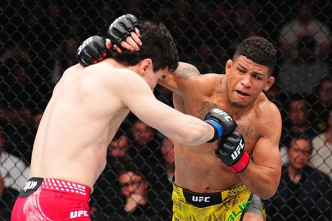 길버트 번즈(오른쪽)와 마이크 맬럿. 사진=UFC