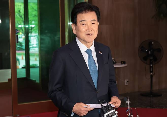 정동영 통일부 장관이 20일 오후 서울 종로구 정부서울청사에서 '북한 구성시 핵시설' 발언과 관련해 입장을 밝히고 있다. 뉴스1