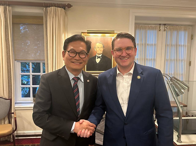 송영길 전 더불어민주당 대표가 에디슨 맥도웰 미 연방 하원 의원. 송 전 대표 페이스북