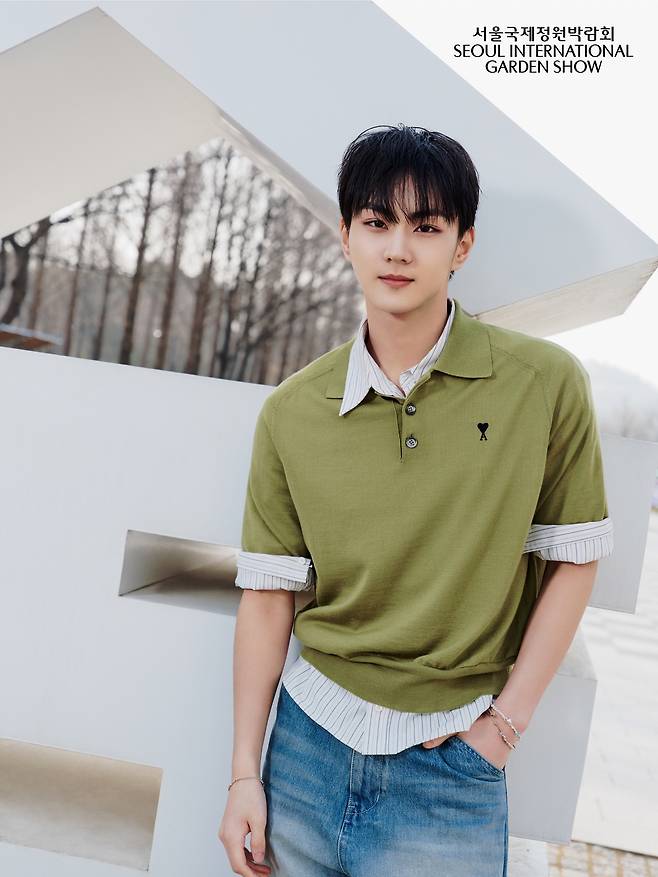 Promotional poster for the Seoul International Garden Show, featuring its ambassador Jungwon (Seoul Metropolitan Government)