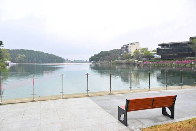 리뉴얼을 마친 포천 고모호수공원 전경. 포천시 제공