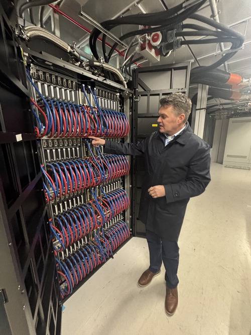 이점바드AI를 설명하는 사이먼 매킨토시 스미스 센터장.