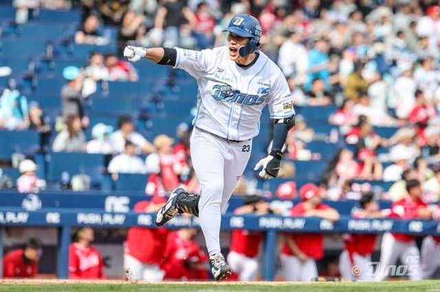 19일 SSG전에서 홈런을 친 뒤 포효하는 천재환. 사진=NC 제공