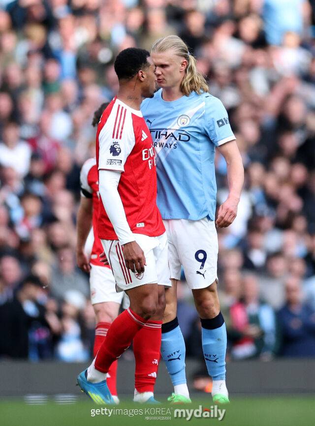 가브리엘 마갈량이스(왼쪽)와 엘링 홀란./게티이미지코리아