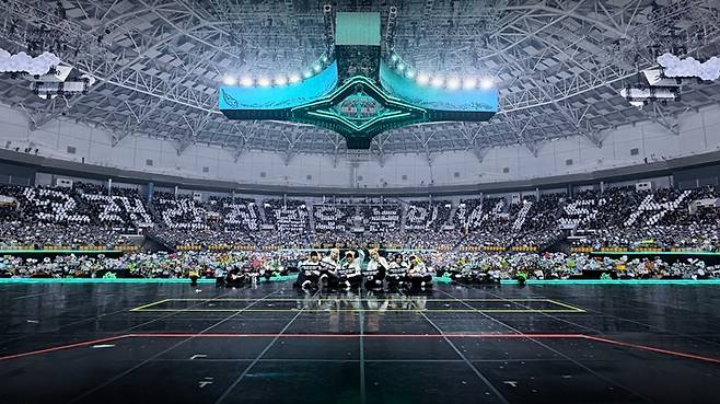 앙코르 공연 마지막 날, 팬들은 카드섹션 이벤트를 펼쳤다. NCT 위시 공식 트위터