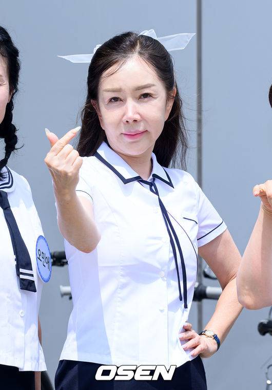 [OSEN=이대선 기자] 24일 경기 JTBC 스튜디오 일산에서 JTBC 예능프로그램 '아는 형님' 녹화가 진행됐다.이날 '국민 시어머니 특집'으로 배우 서권순, 박준금, 문희경, 오민애 배우가 출연한다.배우 박준금이 포즈를 취하고 있다. 2025.07.24 /sunday@osen.co.kr