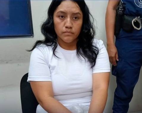 출산 직후 신생아를 재래식 화장실 정화조에 버린 혐의로 징역 16년을 선고받은 여성. 엘살바도르 사법부 제공