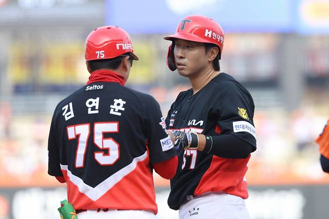 KIA 타이거즈 외야수 고종욱.(오른쪽) /사진=KIA 타이거즈 제공