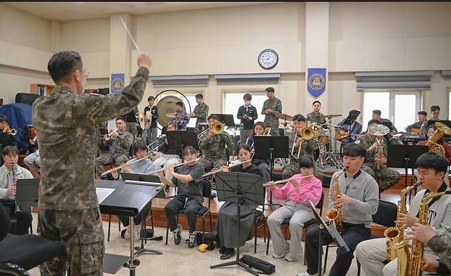 3함대 군악대와 은광학교 관악부 합주 [3함대 제공·재판매 및 DB 금지]