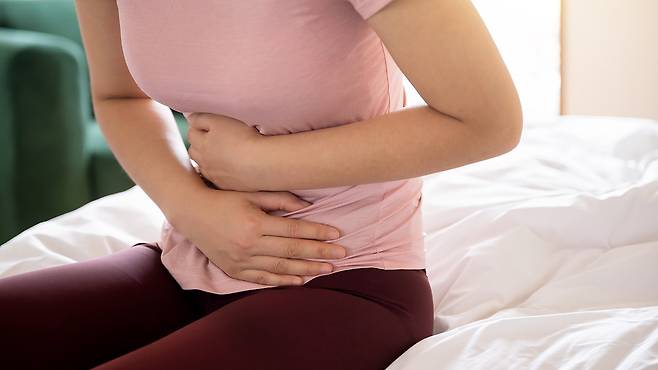 생리통의 원인은 프로스타글란딘 증가로 비스테로이드성 소염진통제가 표준치료로 사용된다｜출처: 클립아트코리아