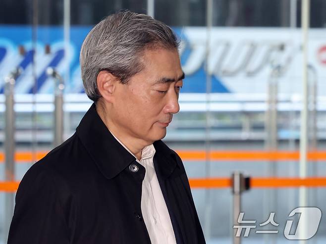 신현송 한국은행 총재 후보자가 8일 오전 서울시 중구 한화금융플라자에 마련된 청문회 준비 사무실로 출근하고 있다. 2026.4.8 ⓒ 뉴스1 황기선 기자