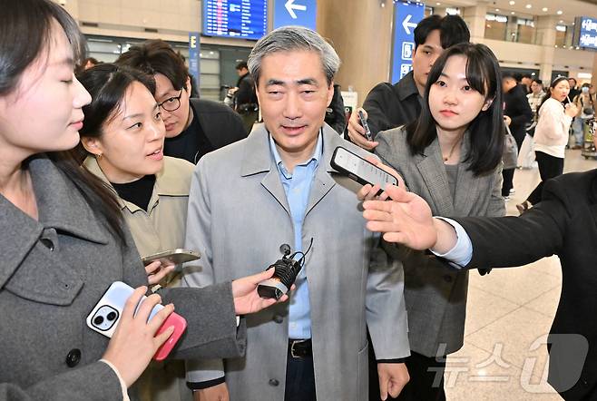 신현송 한국은행 총재 후보자가 30일 오전 인천국제공항 제1터미널을 통해 귀국하고 있다. (공동취재) 2026.3.30 ⓒ 뉴스1 박정호 기자