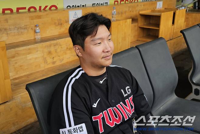 LG 문보경이 19일 대구 삼성전 후 인터뷰를 하고 있다. 대구=권인하 기자