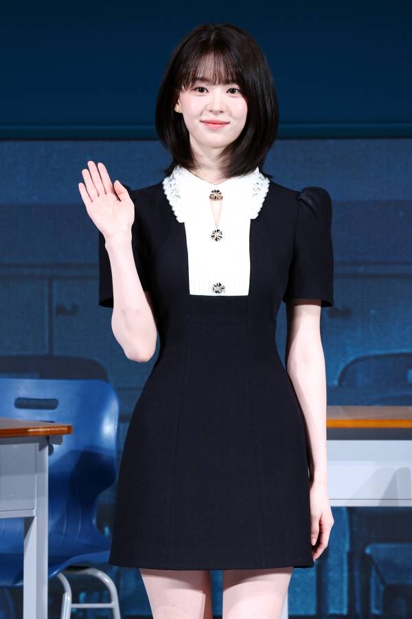 배우 전소영이 21일 오후 서울 용산구 CGV용산아이파크몰에서 열린 넷플릭스 시리즈 '기리고' 하이라이트 시사회 및 기자간담회에서 포즈를 취하고 있다 ⓒ연합뉴스