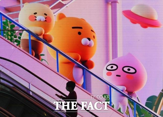 카카오가 포털 다음 운영사 AXZ 매각에 나서는 가운데, 지식재산권(IP) 분리 작업도 이뤄지고 있다. 본 사진은 기사와 무관합니다. /더팩트 DB