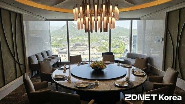 한화푸드테크가 오는 24일 서울 광화문에 ‘더 플라자 다이닝’을 연다. 사진은 도원S의 12인실 VIP룸. (사진=지디넷코리아)